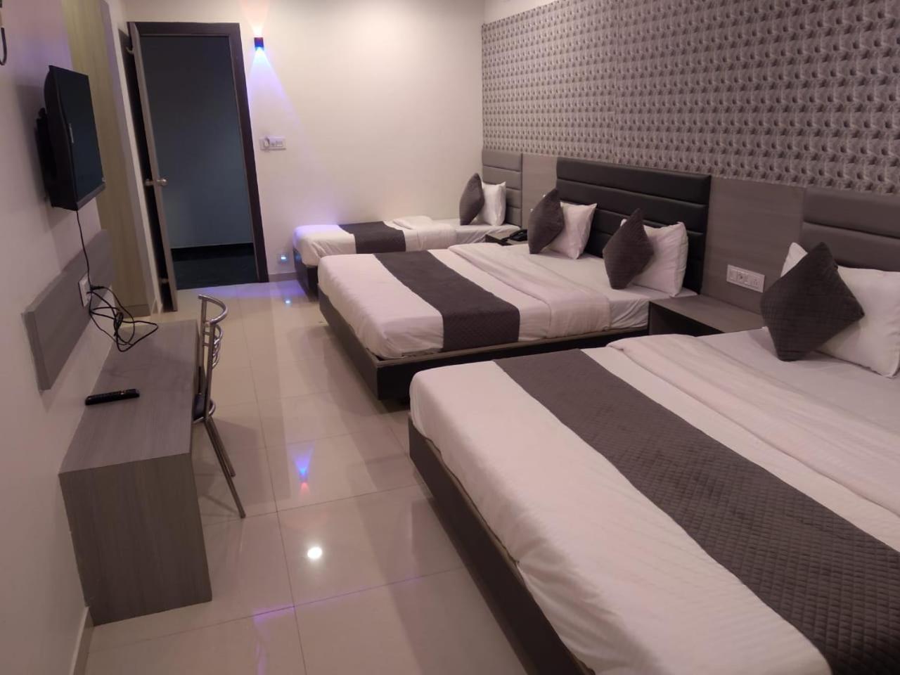 Hotel Selfie Inn Ahmedabad Luaran gambar