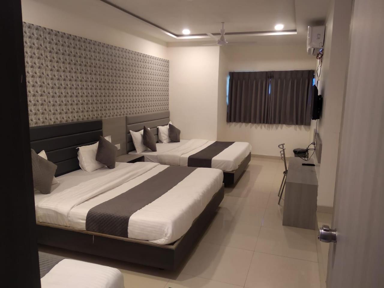 Hotel Selfie Inn Ahmedabad Luaran gambar