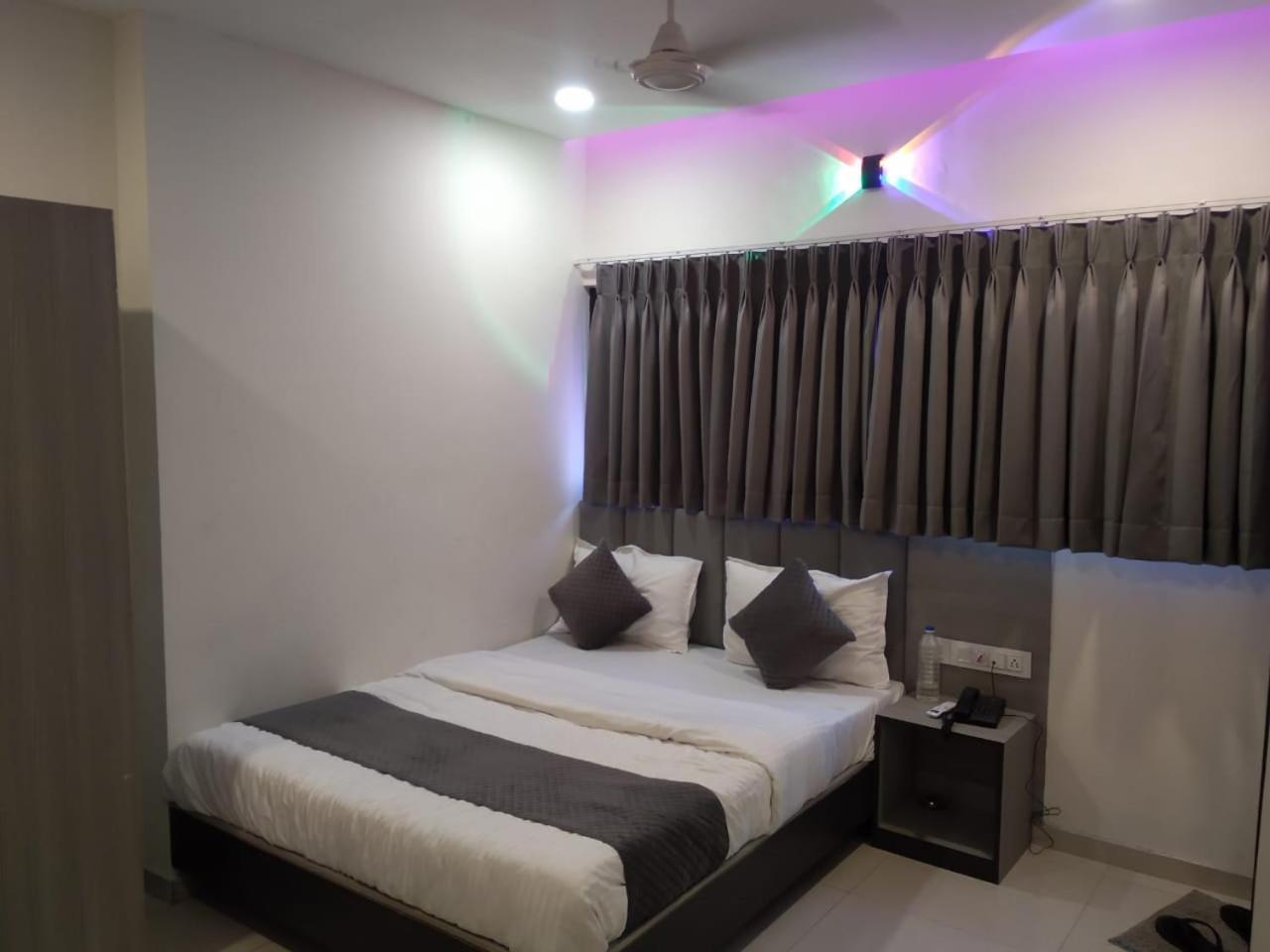 Hotel Selfie Inn Ahmedabad Luaran gambar