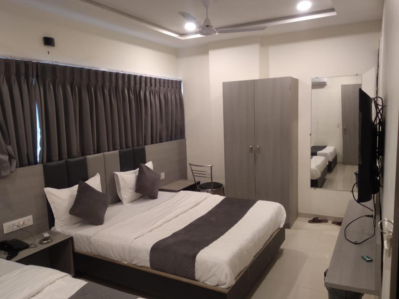 Hotel Selfie Inn Ahmedabad Luaran gambar
