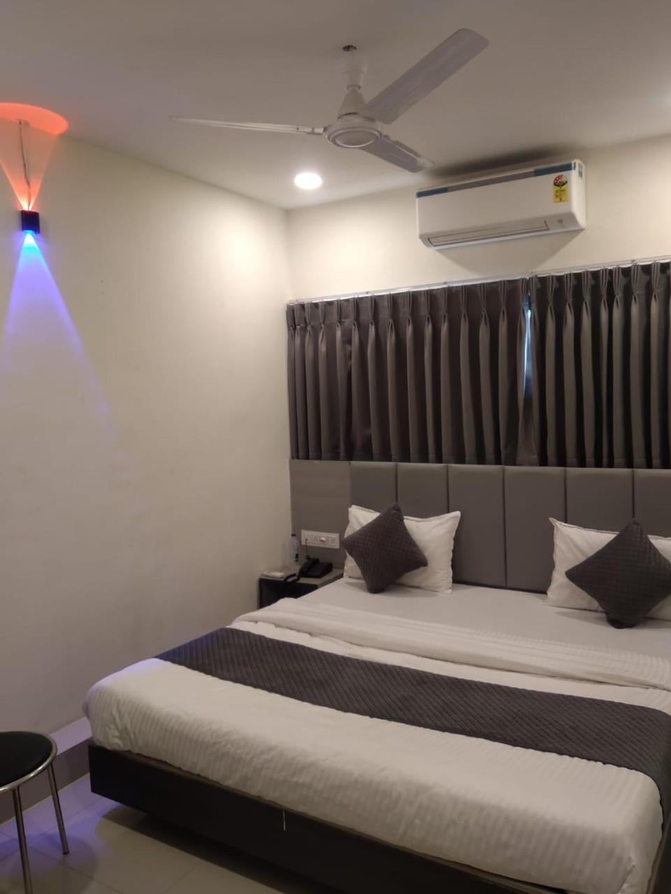 Hotel Selfie Inn Ahmedabad Luaran gambar