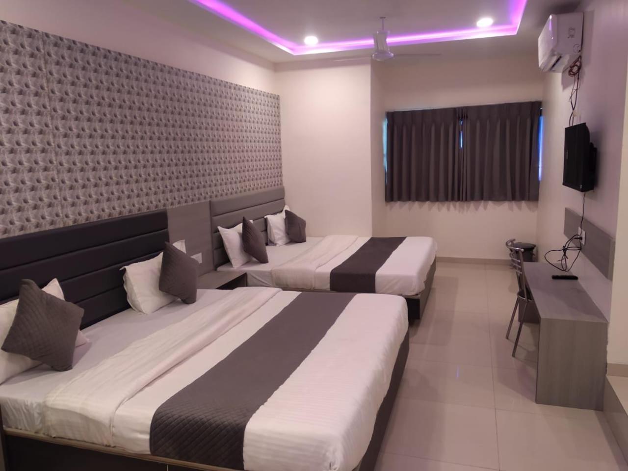 Hotel Selfie Inn Ahmedabad Luaran gambar