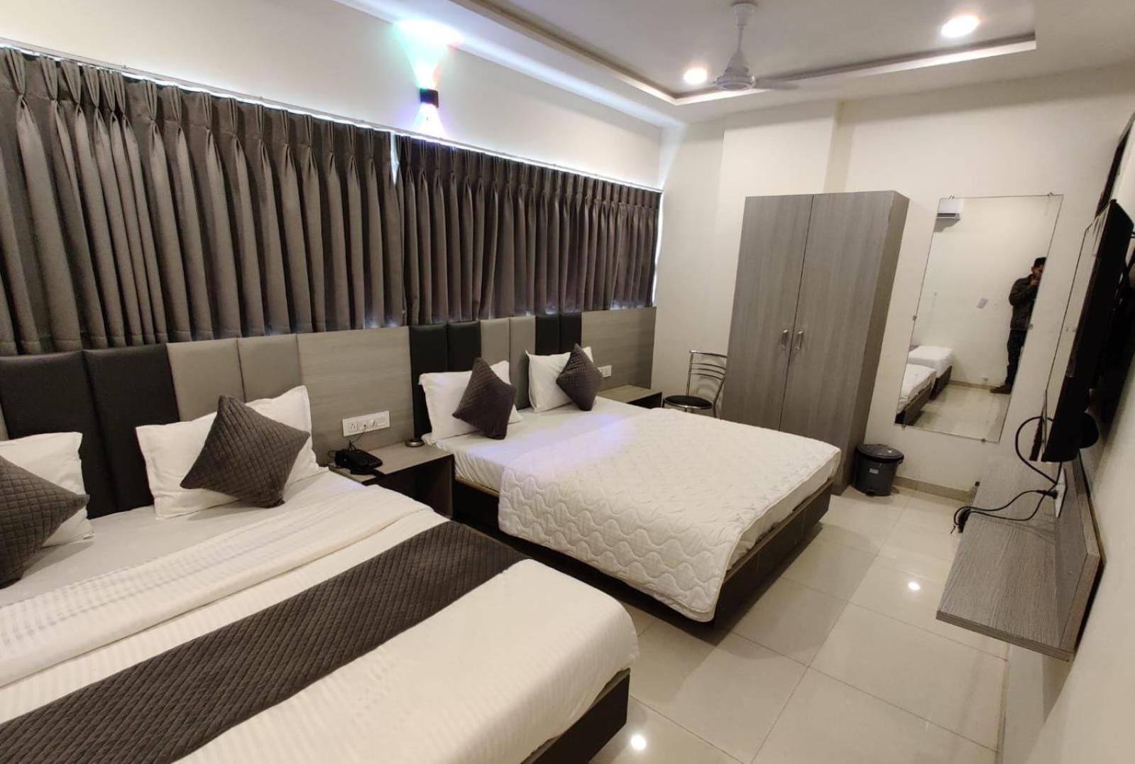Hotel Selfie Inn Ahmedabad Luaran gambar