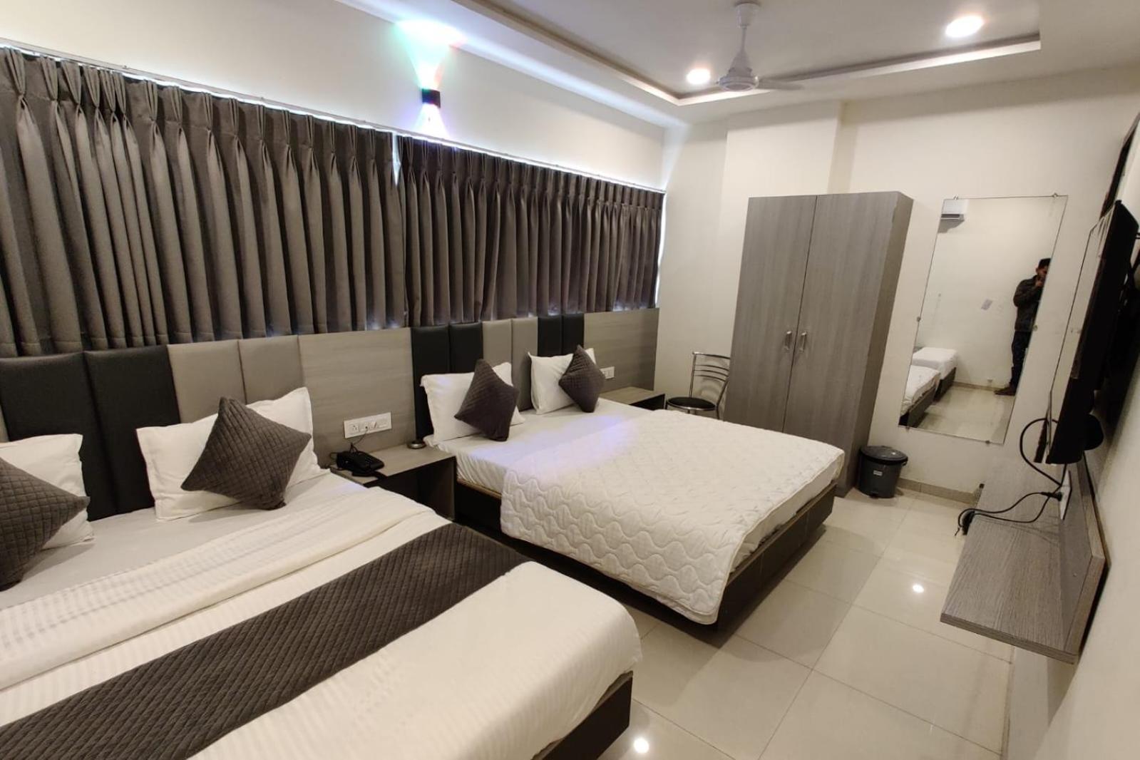 Hotel Selfie Inn Ahmedabad Luaran gambar