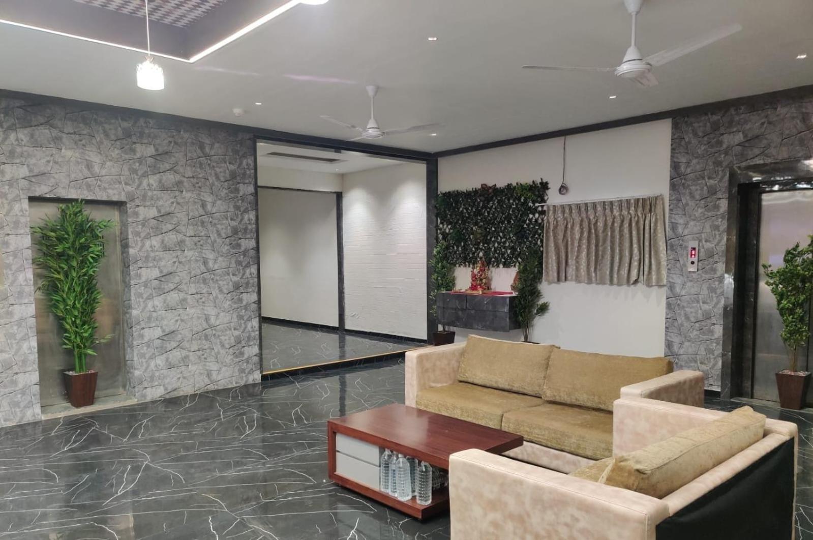 Hotel Selfie Inn Ahmedabad Luaran gambar