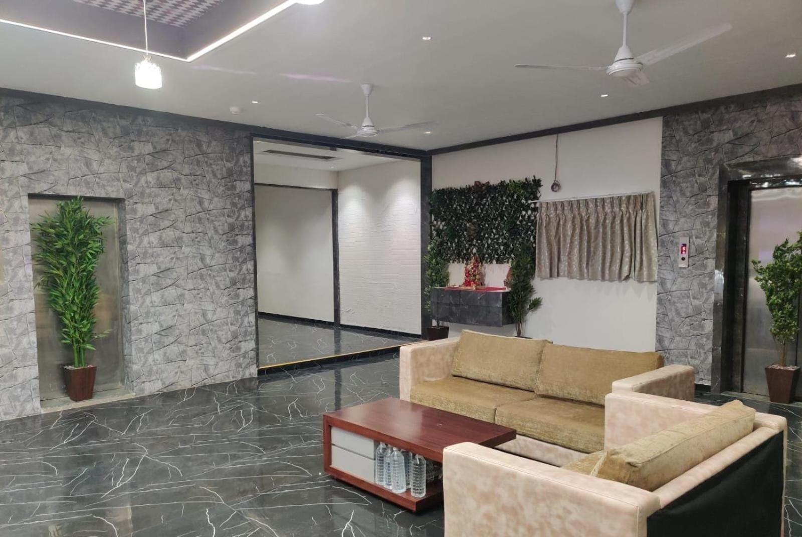 Hotel Selfie Inn Ahmedabad Luaran gambar