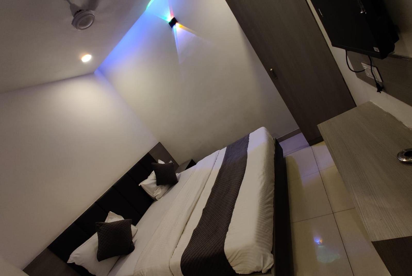 Hotel Selfie Inn Ahmedabad Luaran gambar